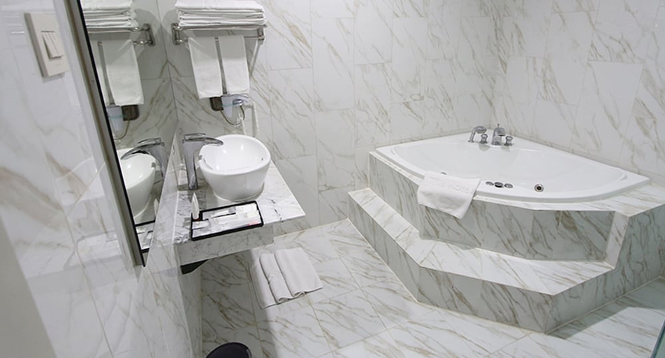 Bathroom 5, Forbis Hotel, Cilegon