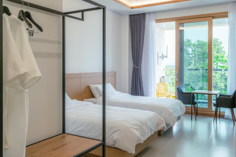 Bedroom 2, Dongho Beach Hotel, Gochang