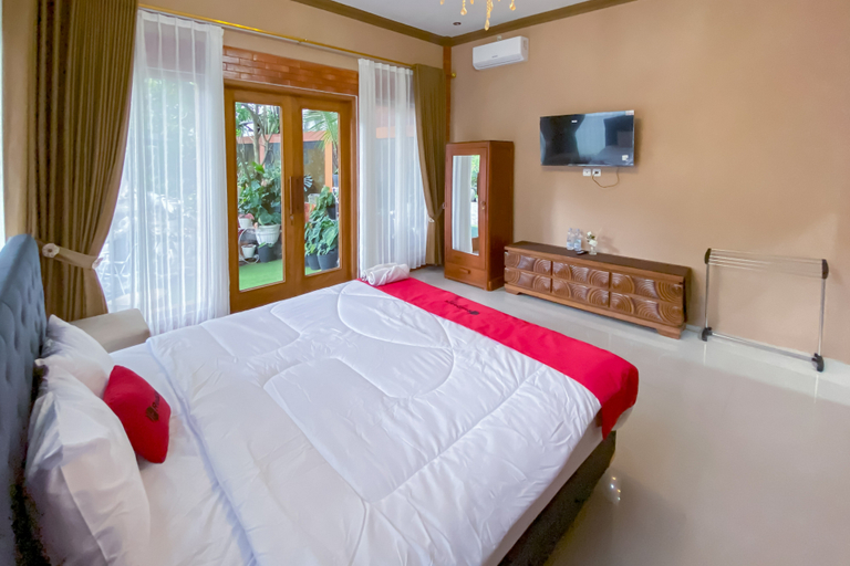 Bedroom 3, RedDoorz @ Kamulyan Guest House Borobudur, Magelang