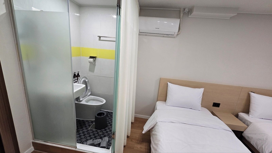Bedroom 5, ZIYOLK MYEONGDONG, Jung