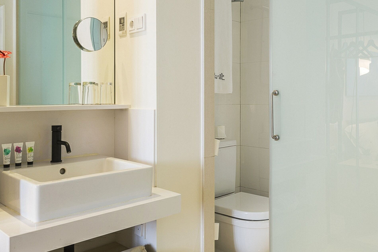 Bathroom 5, Hotel Denit Barcelona, Barcelona