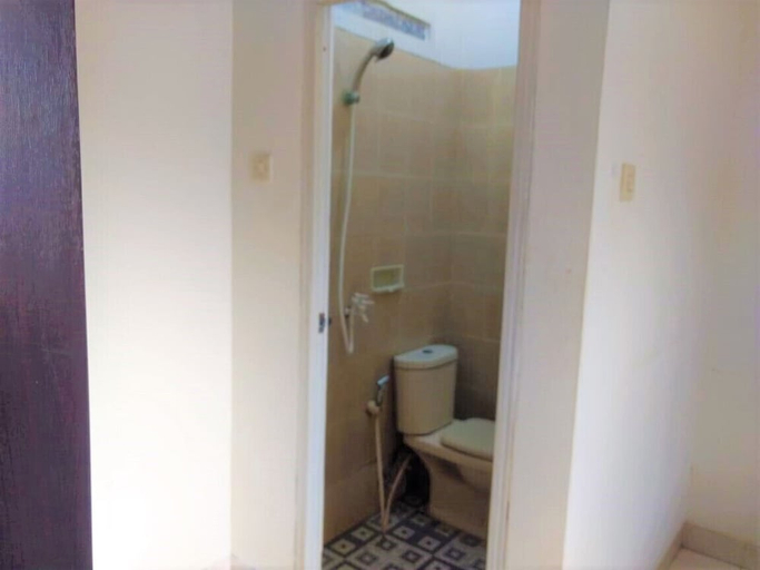 Bathroom, Poetri Guest House Syariah near Kebun Raya Bogor, Bogor