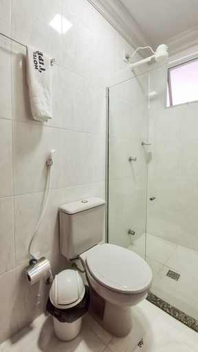 Bathroom 4, Hotel Ipe, Belém