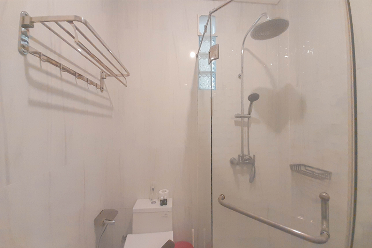 Bathroom 5, Cocoa Nest 3BR at Pine Tree Resort Condominium Apartment by Travelio, Bandung