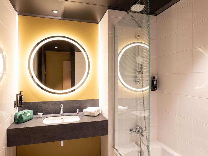 Bathroom 5, ibis Lyon Centre Perrache, Rhône