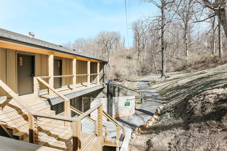 Others 5, Grey Pine Lodge, Augusta