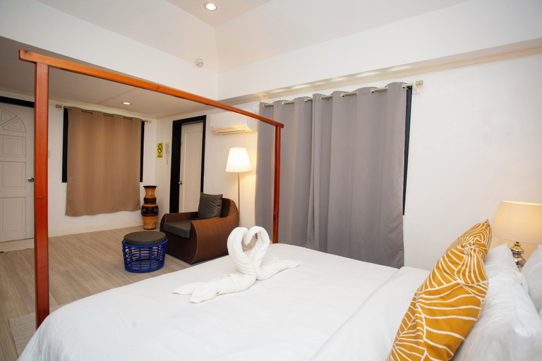 Room 5, La Suerte Inn, Malay