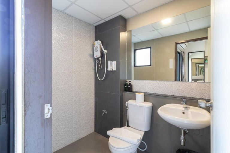 Bathroom 4, Casa Luxe Hotel and Resident, Chatuchak