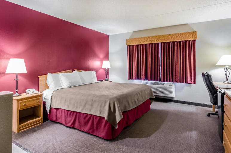 Bedroom 4, Rodeway Inn Hesston, Harvey