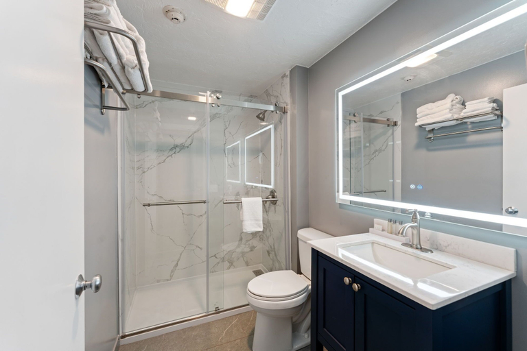 Bathroom 5, Pilgrim Sands on Long Beach, Plymouth