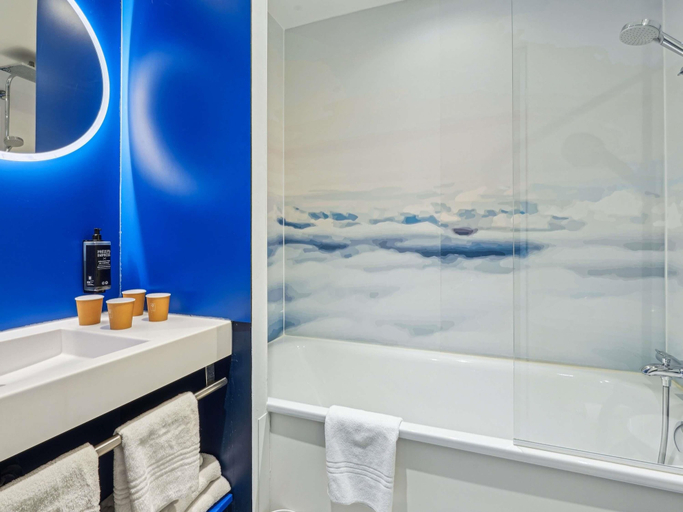 Bathroom 4, ibis Styles Paris Orly Airport, Essonne