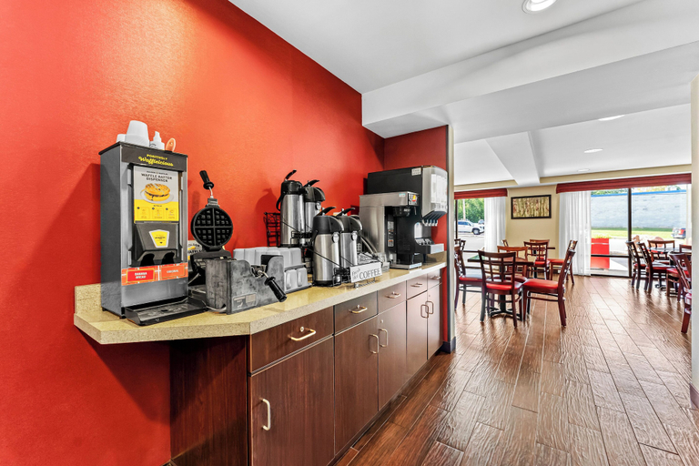 Food & Drinks 5, Red Roof PLUS+ & Suites Malone, Franklin