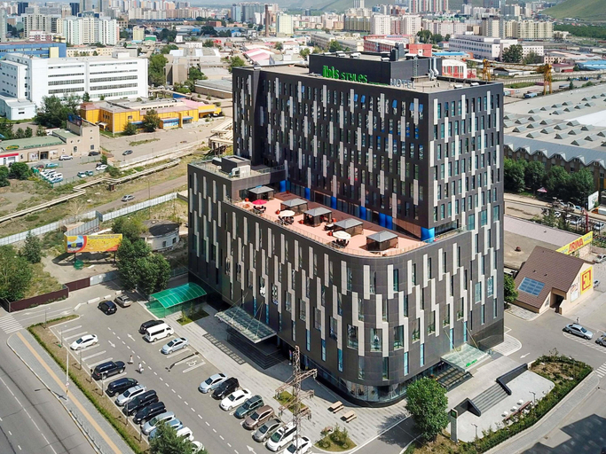 Exterior & Views