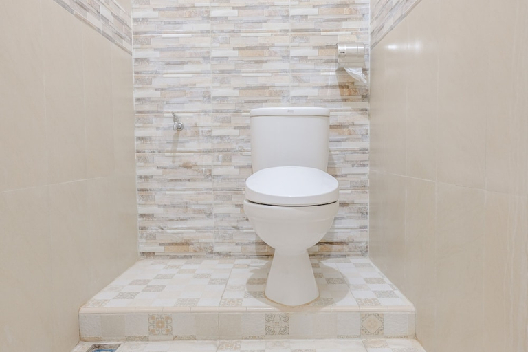 Bathroom 4, Hotel O El Reyshi Family Residence Syariah, Banyuwangi