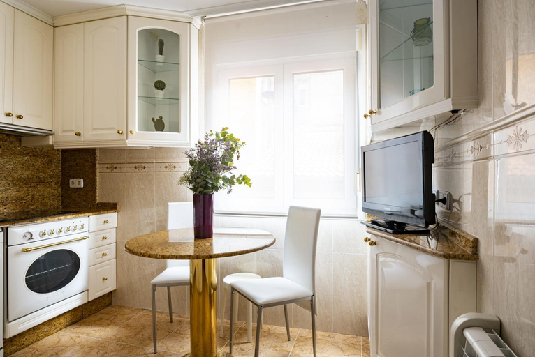 Others 5, Centro y Confort by Wehomes, Cantabria
