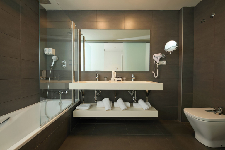 Bathroom 5, 1881 Barcelona Rosellón Hotel, Barcelona