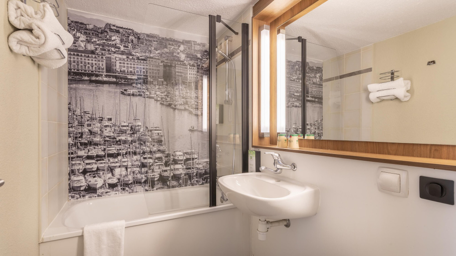 Bathroom 4, Campanile NATURE - Marseille Saint-Antoine, Bouches-du-Rhône