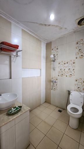 bathroom 14