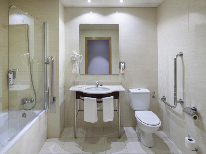 Bathroom 5, ibis Styles Pamplona Noain, Navarra