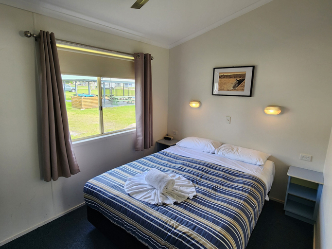 Bedroom 4, Eden Gateway Holiday Park, Bega Valley