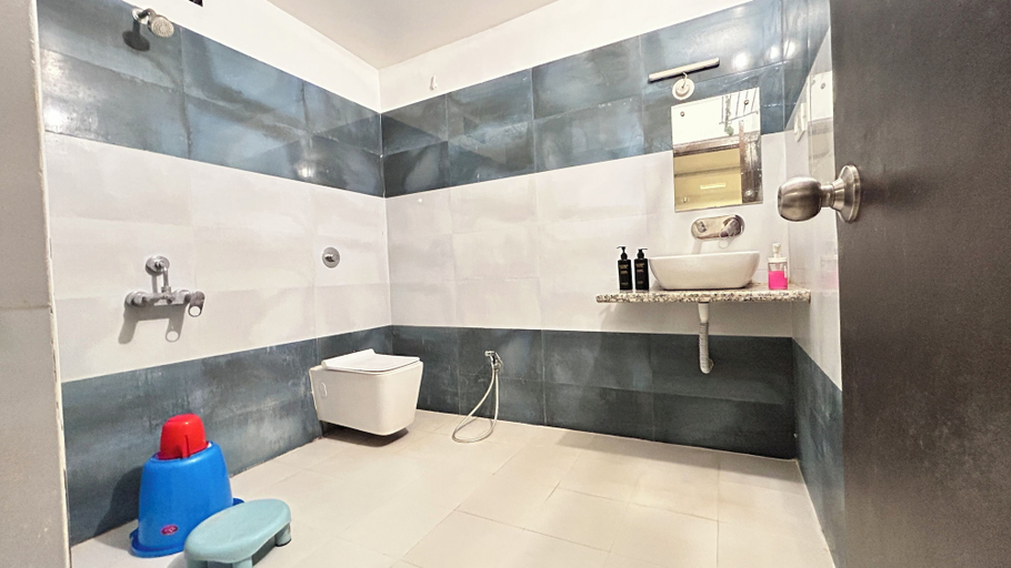 Bathroom, HOTEL HB INTERNATIONAL (Formerly Hotel Rajkamal), Deoghar
