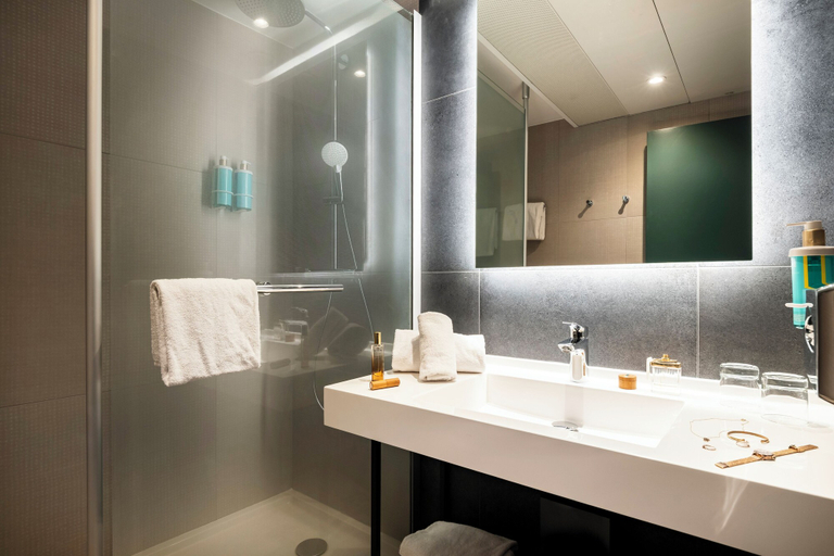 Bathroom 5, Novotel Atria Nîmes Centre, Gard