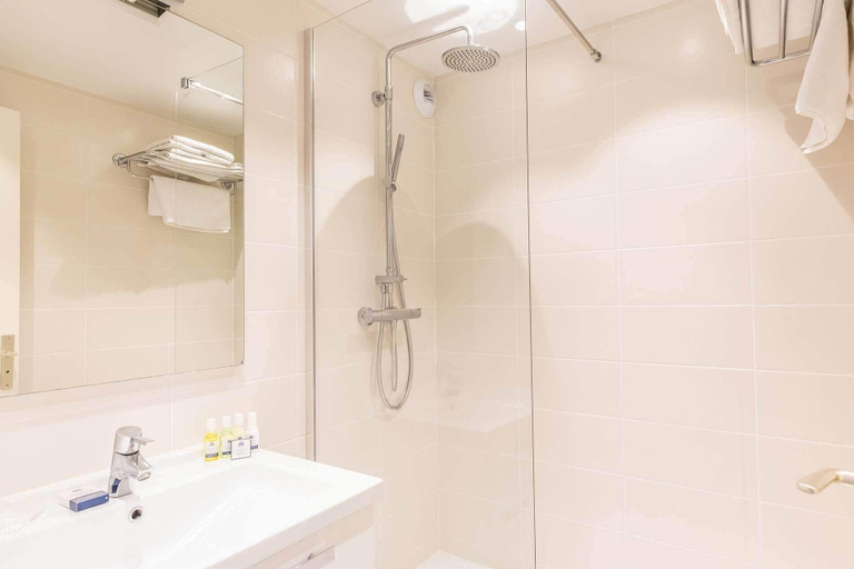 Bathroom 4, Madame Vacances Hotel Le Mottaret, Savoie