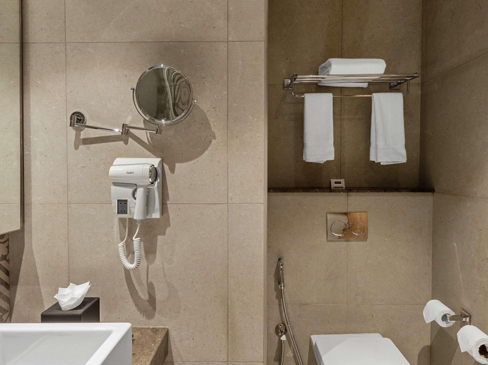 Bathroom 5, Grand Mercure Ahmedabad GIFT City, Gandhinagar