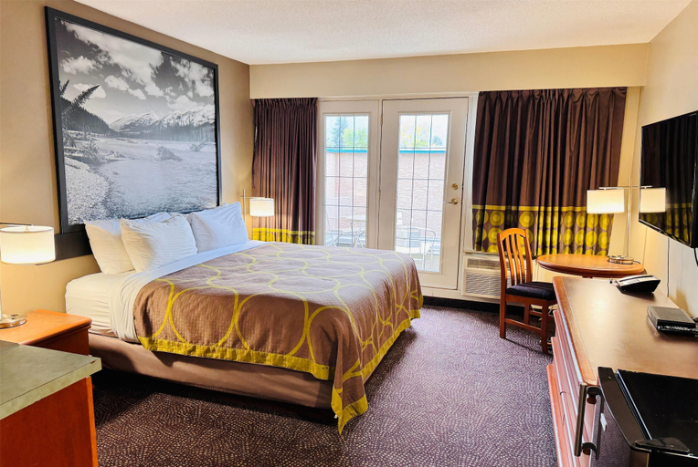 Others 1, Super 8 by Wyndham Castlegar BC, Central Kootenay