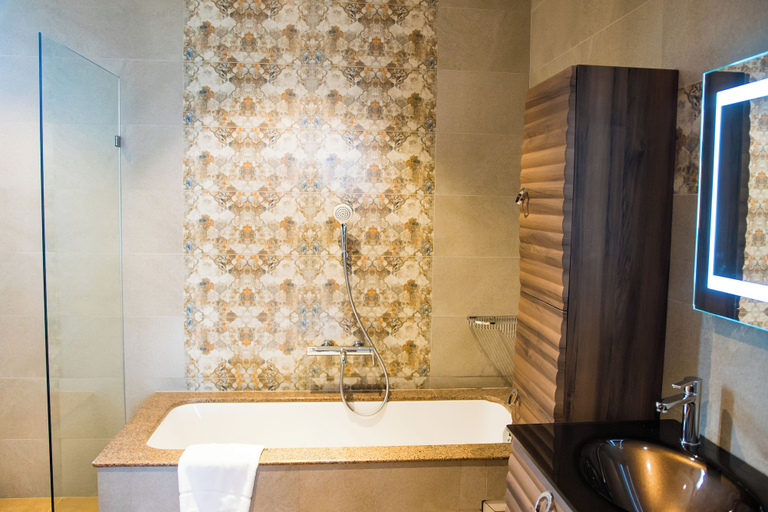 Bathroom 5, Lake Victoria Serena Golf Resort & Spa, Jinja