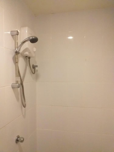 Bathroom 4, Zenith Inn & Resto Bar, Anda