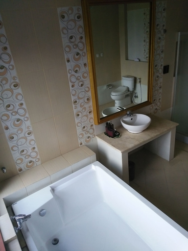 bathroom 11