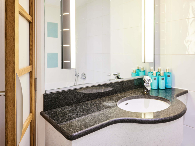 Bathroom 5, Novotel Bristol Centre, Bristol