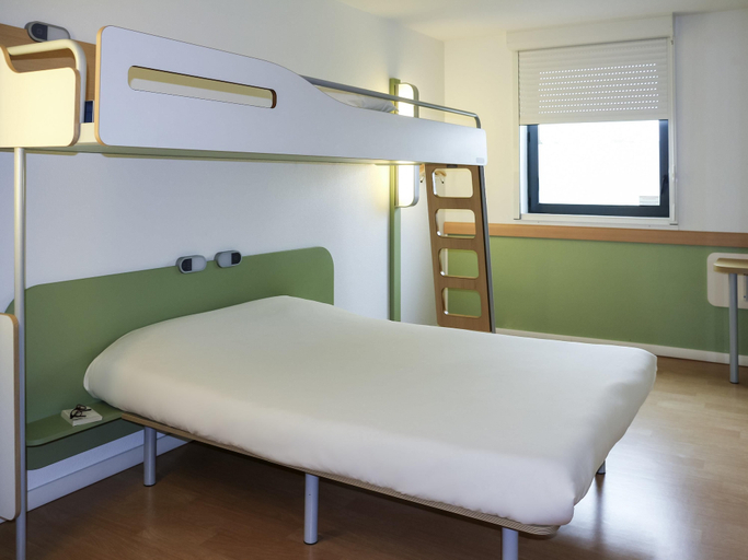 Bedroom 3, ibis budget Castelnaudary, Aude