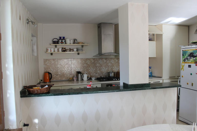Others 4, Nunua's Bed and Breakfast, Tbilisi