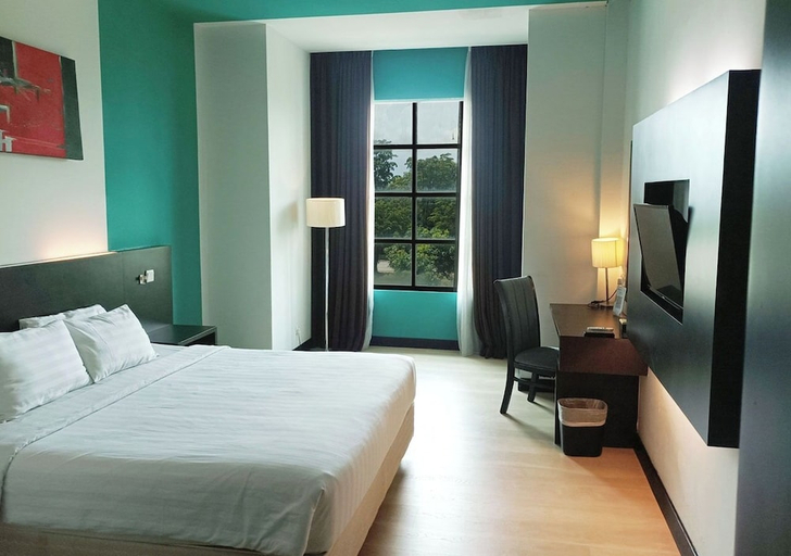 Bedroom 2, King's Hotel Nagoya Batam, Batam