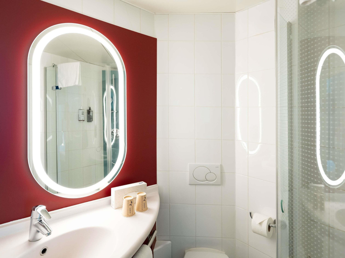 Bathroom 3, ibis Lausanne Centre, Lausanne