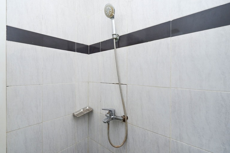 Bathroom 3, Hotel O Unta Residence, Semarang