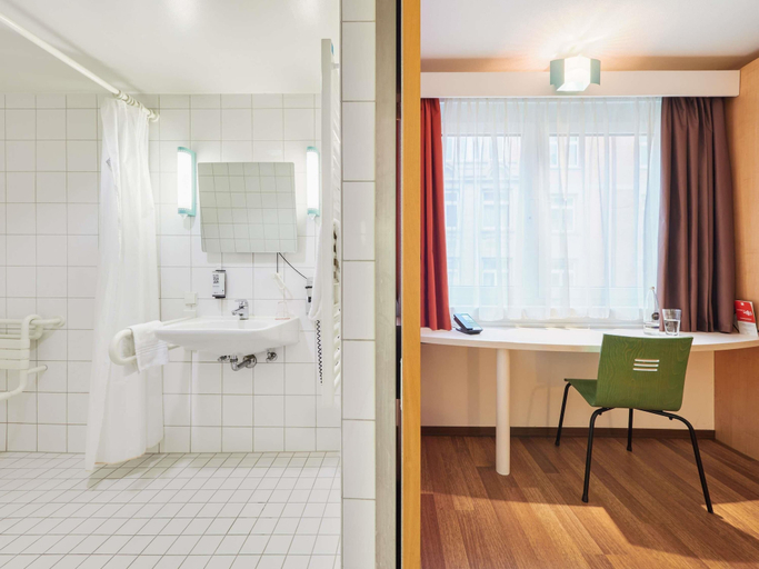 Bathroom 5, ibis Stuttgart Centrum, Stuttgart