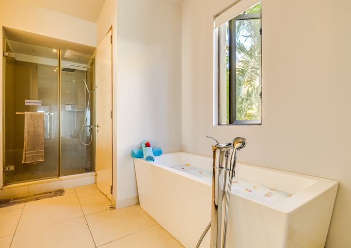 Bathroom 5, Cap Ouest by Horizon Holidays, Black River