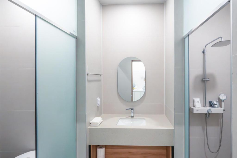 Bathroom 3, Dongho Beach Hotel, Gochang