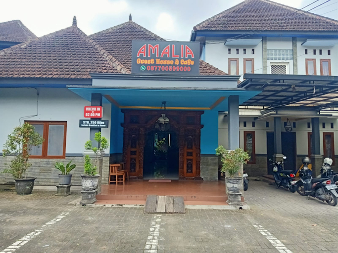 Exterior & Views 2, AMALIA Guest House & Cafe, Malang