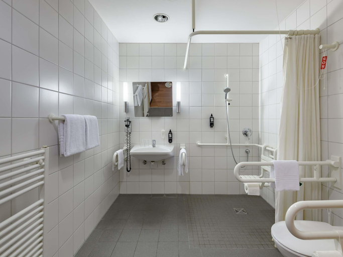 Bathroom 4, ibis Stuttgart Airport Messe, Esslingen
