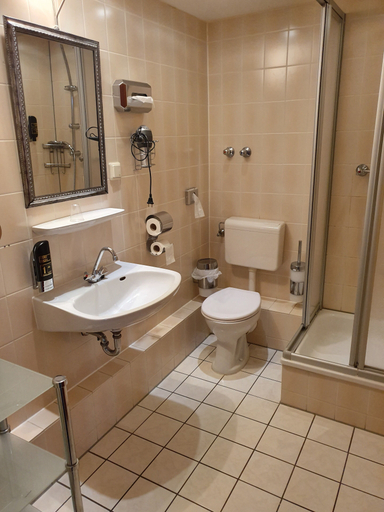 Bathroom 3, Das Kleine Landhotel, Recklinghausen