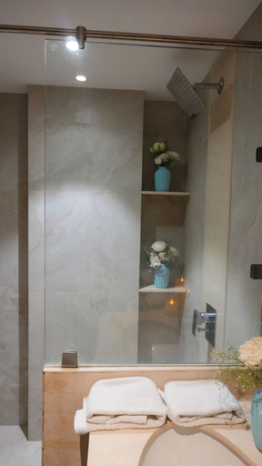 Bathroom 5, Club Emerald, Mumbai Suburban
