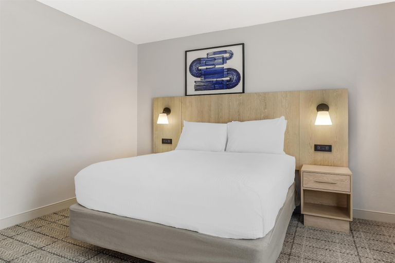 Bedroom 3, Sonesta Simply Suites Boston Burlington, Middlesex