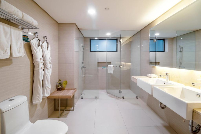Bathroom 3, Jinjiang Hotel Makati, Makati City