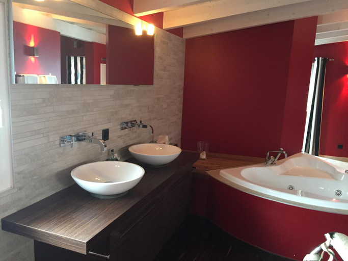 Others 4, Le Suites al Lago, Lugano