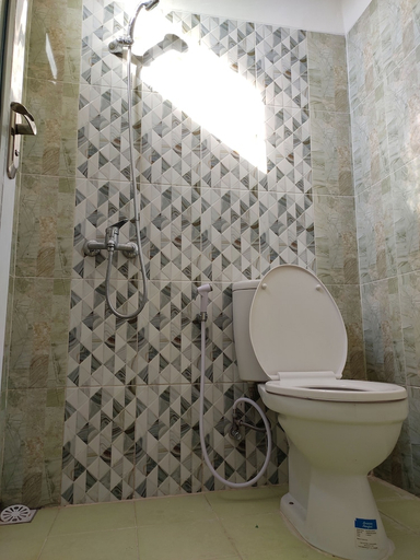 Bathroom 3, ZG Homestay Solo, Solo