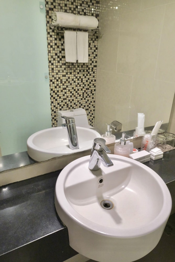 bathroom 11